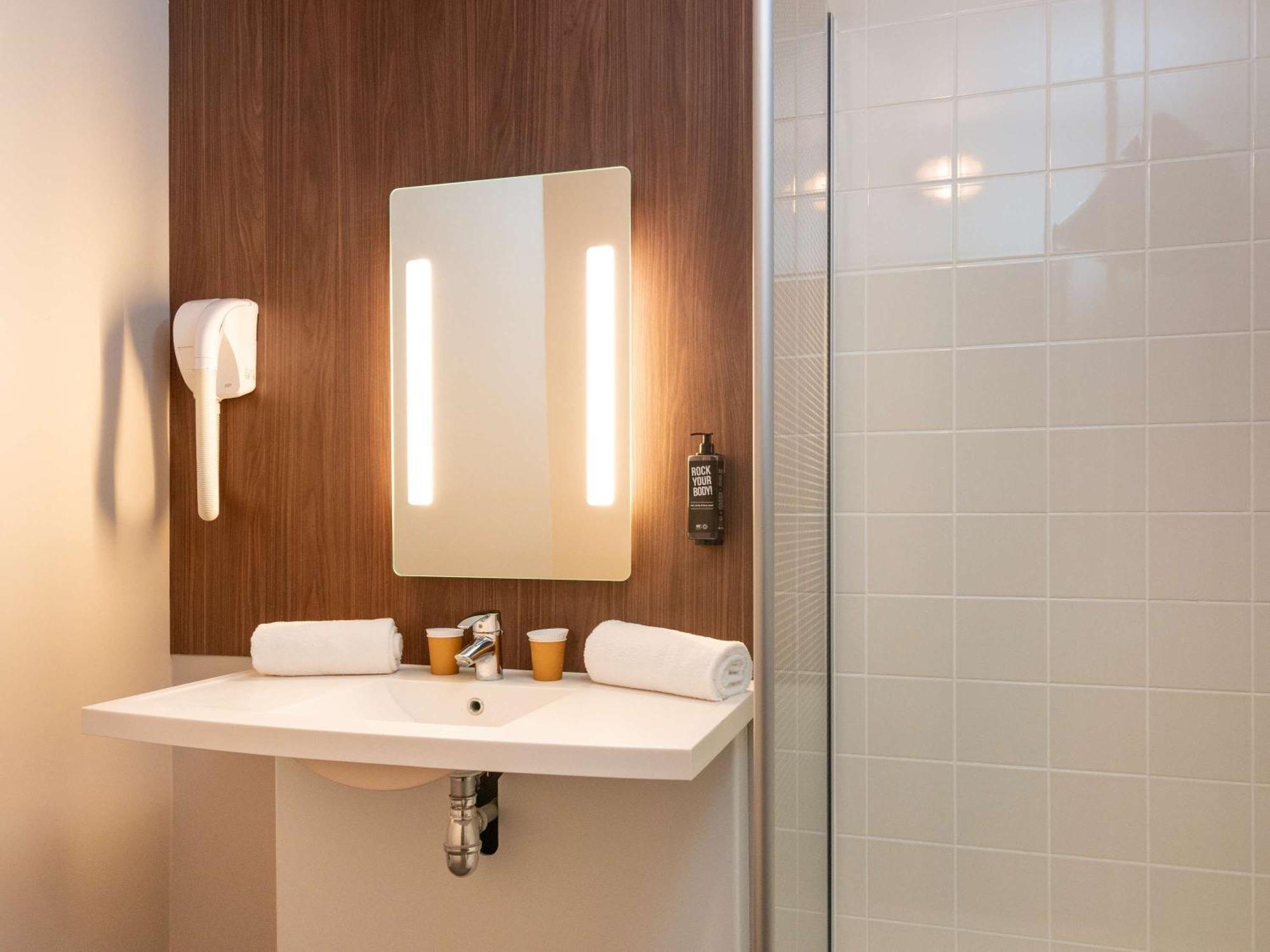Ibis Styles Rouen Parc Expos Zenith Hotel Saint-Etienne-du-Rouvray Bagian luar foto
